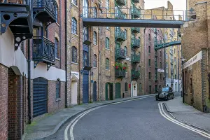Taxi Prints: UK, England, London, Bermondsey, Shad Thames