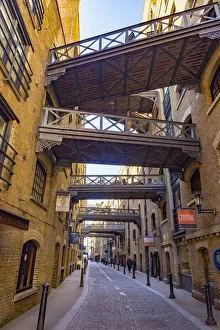 Alleys Prints: UK, England, London, Butlers Wharf, Shad Thames, former warehouses