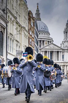 UK, England, London, City of London, St. Pauls Cathedral, Soldiers of the Queens Guards: Household Division Foot Guards Marching Band, in bearskin hats, the Lord Mayors Show 2021