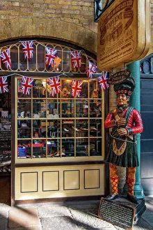 Images Dated 18th August 2022: UK, England, London, Covent Garden