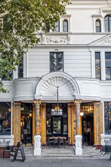 Victorian Prints: UK, England, London, Exterior entrance doorway to a 19th Century traditional London pub and hotel