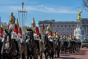 Images Dated 20th April 2016: UK, England, London, The Mall, Buckingham Palace, Changing of the Guard