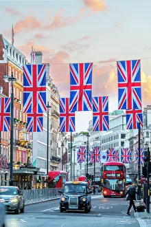 Images Dated 18th August 2022: UK, England, London, Piccadilly