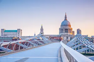 UK, England, London, St. Pauls Cathedral and Millennium Bridge over River Thames