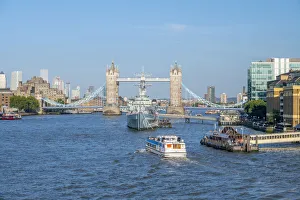 UK, England, London, Tower Bridge and HMS Belfast