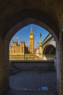 UK, England, London, Westminster Bridge over River Thames, Houses of Parliament, Big Ben