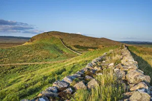 Images Dated 5th March 2020: UK, England, Northumberland, Haltwhistle, Melkridge, Winshield Crags, Hadrians Wall