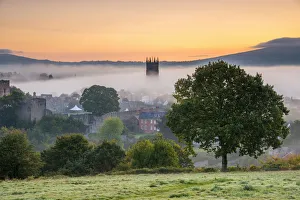 UK, England, Shropshire, Ludlow, St Laurences Church at Sunrise