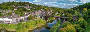 UK, England, Shropshire, Telford, Ironbridge Gorge, UNESCO World Heritage Site, Ironbridge, The Iron Bridge over River Severn