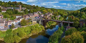 UK, England, Shropshire, Telford, Ironbridge Gorge, UNESCO World Heritage Site, Ironbridge, The Iron Bridge over River Severn