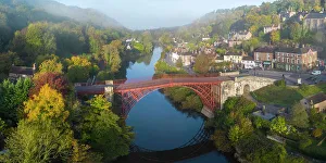 UK, England, Shropshire, Telford, Ironbridge Gorge, UNESCO World Heritage Site, Ironbridge, The Iron Bridge over River Severn
