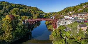 UK, England, Shropshire, Telford, Ironbridge Gorge, UNESCO World Heritage Site, Ironbridge, The Iron Bridge over River Severn