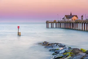 Images Dated 11th November 2016: UK, England, Suffolk, Southwold, Southwold Pier