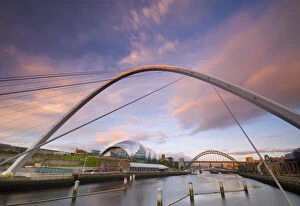 UK, England, Tyne and Wear, Gateshead, The Millennium Bridge and The Sage beside the