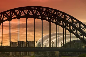 Images Dated 13th February 2009: UK, England, Tyne and Wear, Newcastle and Gateshead, The Tyne Bridge and The Sage
