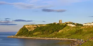Images Dated 11th April 2022: UK, England, Yorkshire, Scarborough, View of North Bay looking towards Scarborough castle