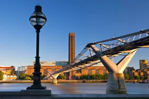 Images Dated 16th September 2010: UK, London, Bankside, Tate Modern and Millennium Bridge over River Thames
