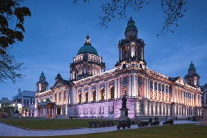 UK, Northern Ireland, Belfast, Belfast City Hall, exterior, dusk