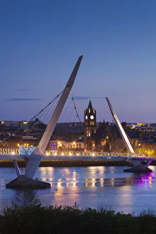 UK, Northern Ireland, County Londonderry, Derry, The Peace Bridge over the River Foyle