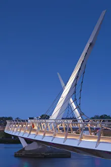UK, Northern Ireland, County Londonderry, Derry, The Peace Bridge over the River Foyle