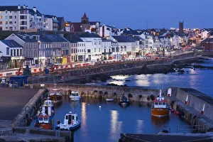 Images Dated 1st September 2016: UK, Northern Ireland, County Londonderry, Portstewart, harborfront, dusk