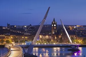 Images Dated 11th May 2016: UK, Northern Ireland, County Londonderry, Derry, The Peace Bridge over the River Foyle
