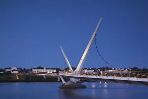 Images Dated 1st September 2016: UK, Northern Ireland, County Londonderry, Derry, The Peace Bridge over the River Foyle