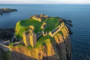 North Sea Prints: UK, Scotland, Aberdeenshire, Stonehaven, Dunnottar Castle