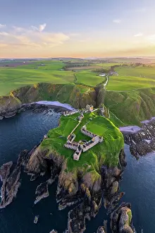North Sea Prints: UK, Scotland, Aberdeenshire, Stonehaven, Dunnottar Castle