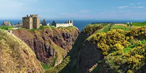 North Sea Prints: UK, Scotland, Aberdeenshire, Stonehaven, Dunnottar Castle