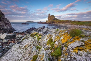 UK, Scotland, Argyll and Bute, Islay, Lagavulin Bay, Dunyvaig (Dunyveg) Castle