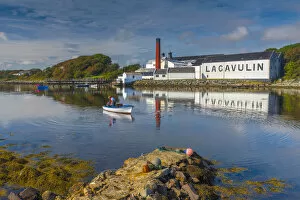 Images Dated 27th November 2014: UK, Scotland, Argyll and Bute, Islay, Lagavulin Bay, Lagavulin Whisky Distillery