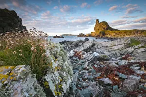 Images Dated 27th November 2014: UK, Scotland, Argyll and Bute, Islay, Lagavulin Bay, Dunyvaig (Dunyveg) Castle