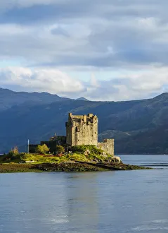 UK, Scotland, Highlands, Dornie, View of the Eilean Donan Castle