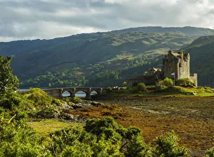 UK, Scotland, Highlands, Dornie, View of the Eilean Donan Castle