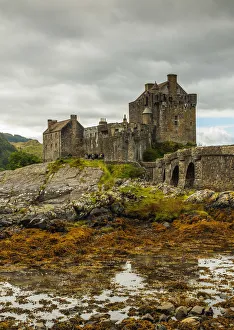 UK, Scotland, Highlands, Dornie, View of the Eilean Donan Castle