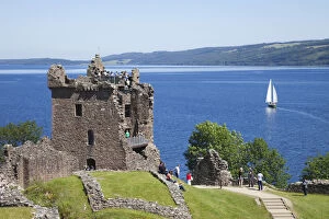 UK, Scotland, Highlands, Loch Ness, Urquhart Castle