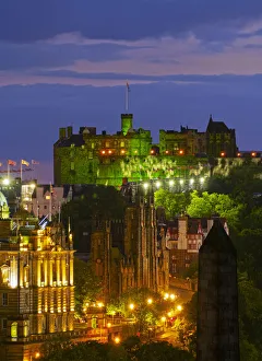 UK, Scotland, Lothian, Edinburgh, Old Town and Edinburgh Castle illuminated during