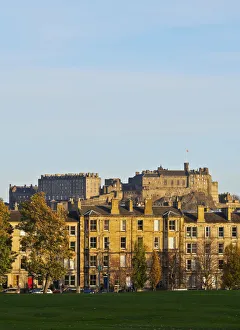 Images Dated 31st March 2016: UK, Scotland, Lothian, Edinburgh, View of the Edinburgh Castle illuminated by the sunrise