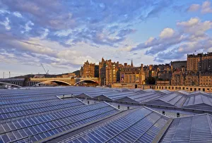 UK, Scotland, Lothian, Edinburgh, View of the Scotsman Hotel and the North Bridge
