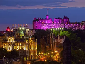 UK, Scotland, Lothian, Edinburgh, Old Town and Edinburgh Castle illuminated during