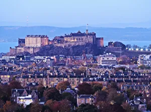 UK, Scotland, Lothian, Edinburgh, Twilight view of the Castle from the Blackford Hill