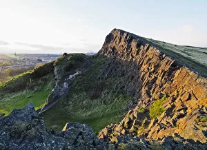 Images Dated 31st March 2016: UK, Scotland, Lothian, Edinburgh, Holyrood Park, View of the Salisbury Crags