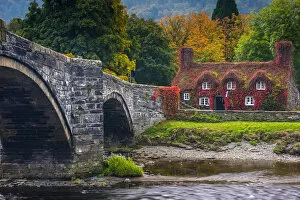 Images Dated 27th September 2017: UK, Wales, Conwy, Llanrwst, River Conwy, Inigo Jones Bridge, Tu Hwnt iar Bont (Beyond