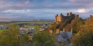 Uk, Wales, Gwynedd, Harlech, Harlech Castle, Mountains of Snowdonia National Park beyond