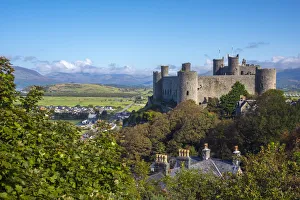 Uk, Wales, Gwynedd, Harlech, Harlech Castle, Mountains of Snowdonia National Park beyond