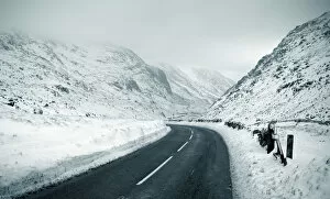 Images Dated 26th January 2010: UK, Wales, Gwynedd, Llanberis Pass or Bwlch Llanberis at Pen-y-Pass