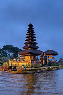 Temples Prints: Ulun Danu Beratan Temple, Lake Bratan (Lake Bereaan), Bali, Indonesia