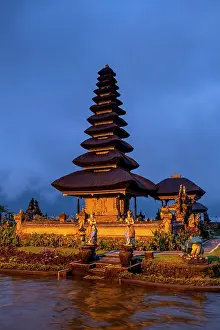 Ulun Danu Beratan Temple, Lake Bratan (Lake Bereaan), Bali, Indonesia