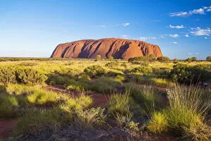 Images Dated 27th January 2017: Uluru (Ayers Rock), Uluru-Kata Tjuta National Park, Northern Territory, Central Australia
